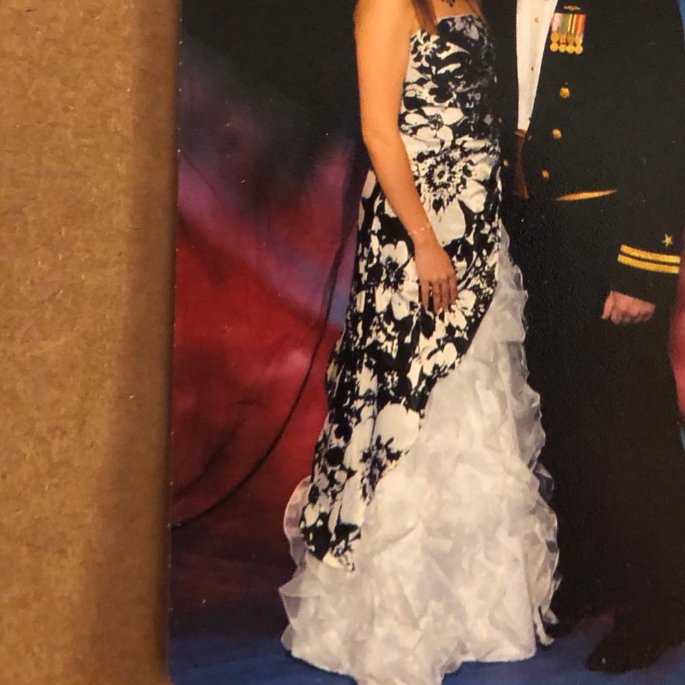 Black and white formal dress. Size 3/4 - Picture 4 of 4